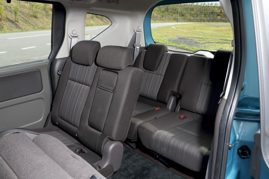 Интерьер Honda Freed Hybrid 2016 года  (фото 14 из 16)